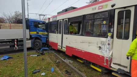 Kolejna kolizja ciężarówki i tramwaju na ulicy Kartuskiej