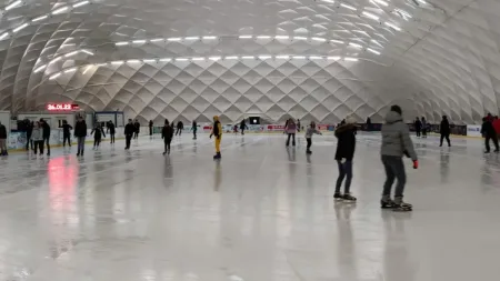 Gdańskie lodowisko rusza lada dzień. Kiedy Gdynia i Sopot?