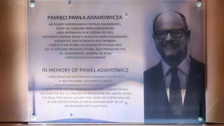 Tablica upamiętniająca Pawła Adamowicza pojawiła się w ECS