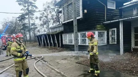 Bezdomny podpalił zabytkowy budynek na Hipodromie. Złapała go policja