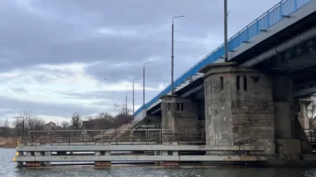 Nurkowie sprawdzą okolice Mostu Siennickiego. Wróci ruch pieszy i rowerowy?