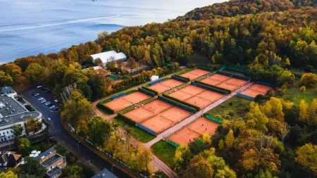 Zabudowa kortów w Redłowie? Prezydent Gdyni jest na nie