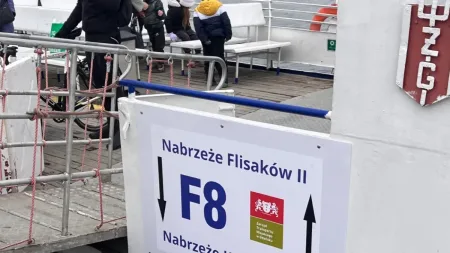 Sztorm na Martwej Wiśle. Prom pieszo-rowerowy na Przeróbkę nie kursuje