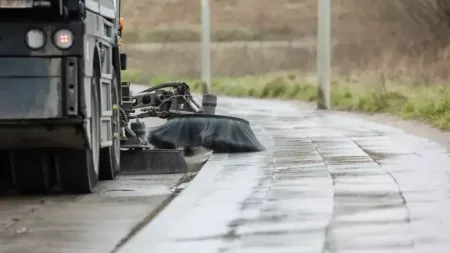 Czas na wiosenne porządki. Gdański Zarząd Dróg i Zieleni sprząta po zimie