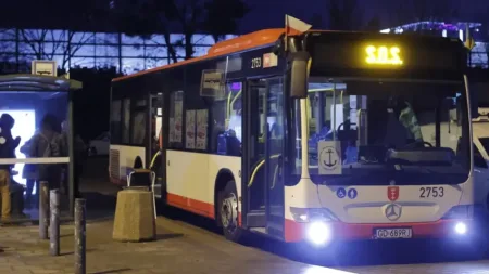 Mobilna pomoc dla osób w kryzysie bezdomności. Autobus SOS kończy kolejny sezon